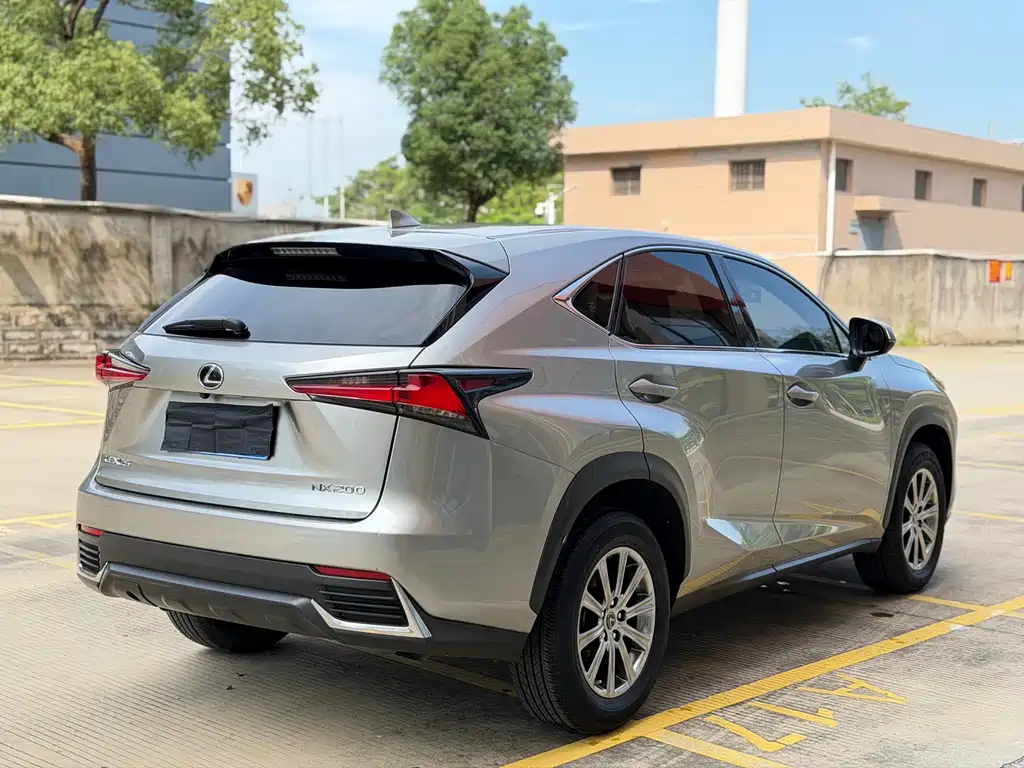 Lexus NX 2021