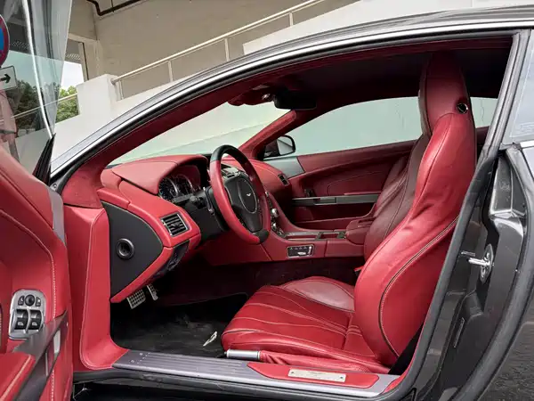 Aston Martin DB9 2015