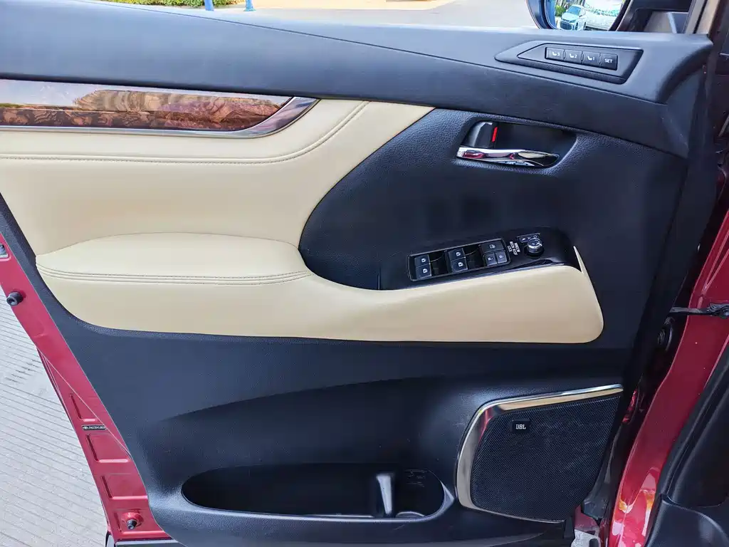 Toyota Alphard 2018 — фото 16