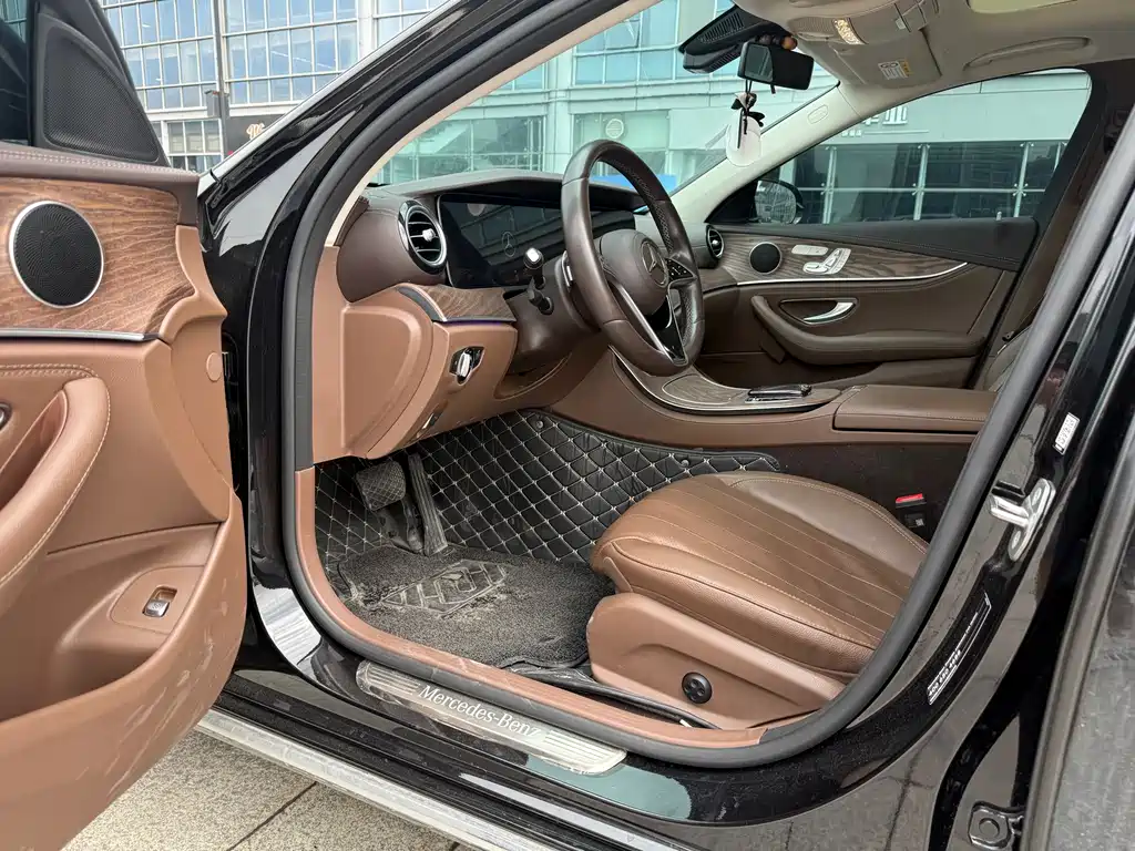Mercedes-Benz E-Class 2023 — фото 4