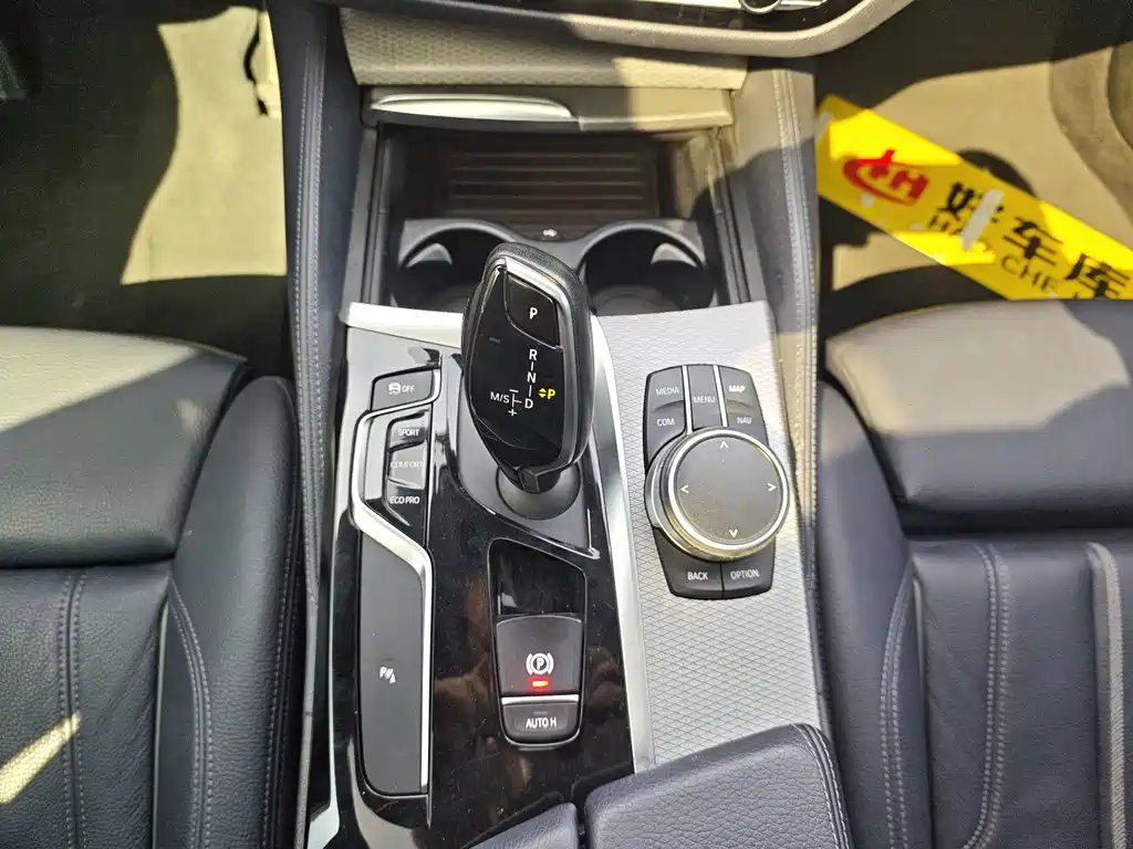 BMW 5 Series 2018 — фото 14