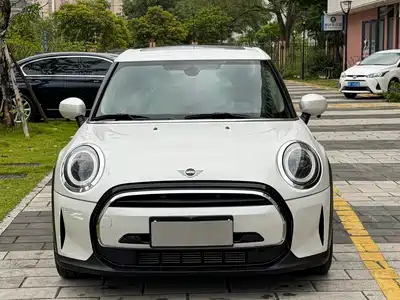 MINI MINI 2023