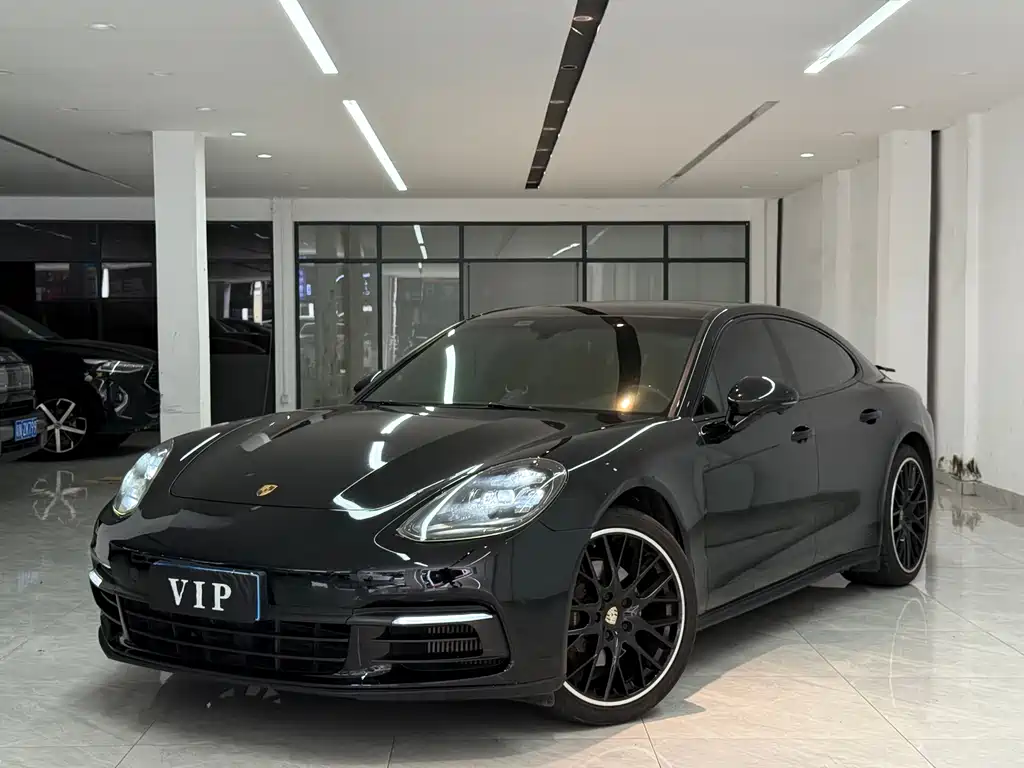 Porsche Panamera 2019 — фото 1