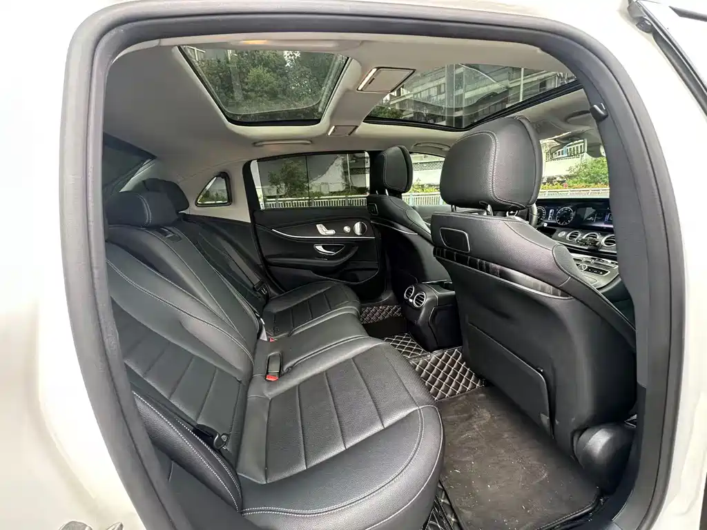 Mercedes-Benz E-Class 2020 — фото 15