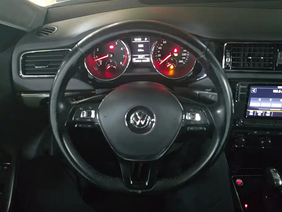Volkswagen Sagitar 2017 — фото 15