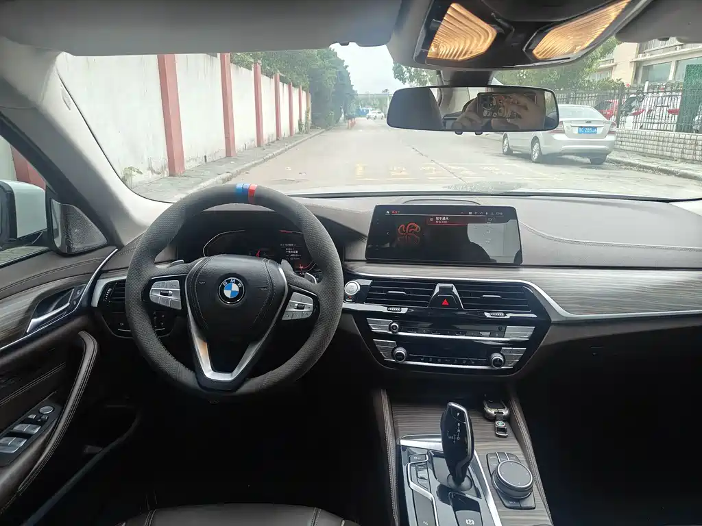 BMW 5 Series 2019 — фото 13