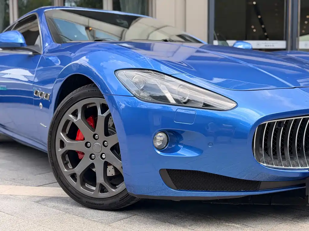 Maserati Granturismo 2015 — фото 9