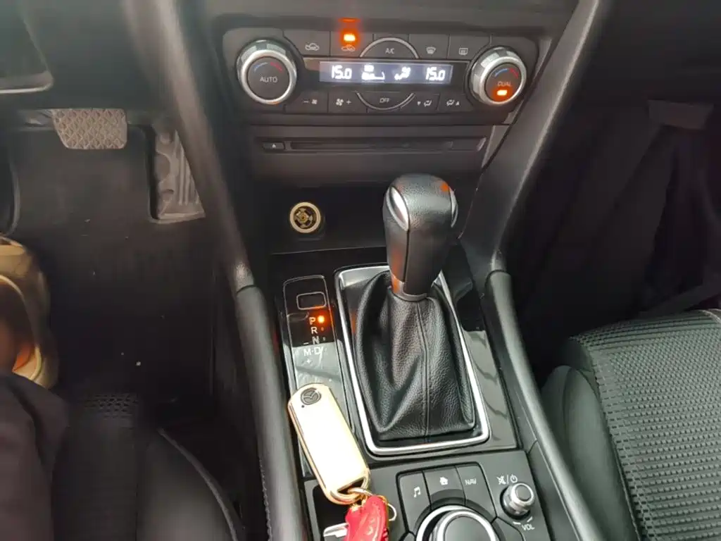 Mazda 3 Axela 2017 — фото 14
