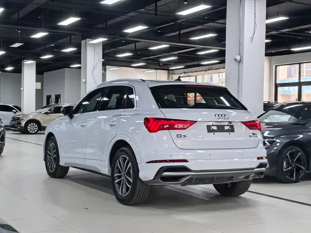 Audi Q3 2023 — фото 24