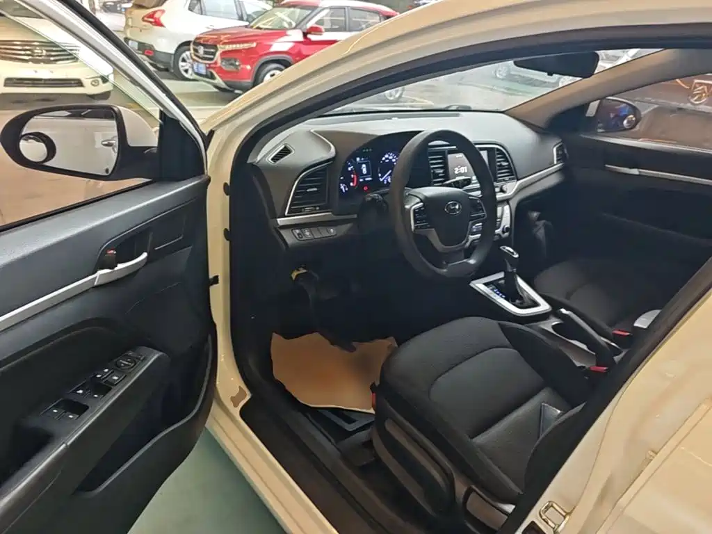 Hyundai Elantra 2016 — фото 16
