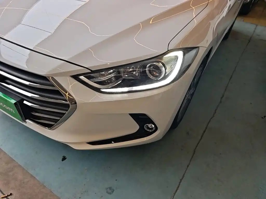 Hyundai Elantra 2016 — фото 24