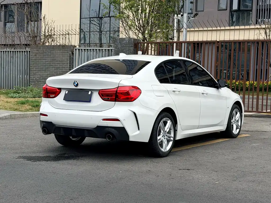BMW 1 Series 2021 — фото 8