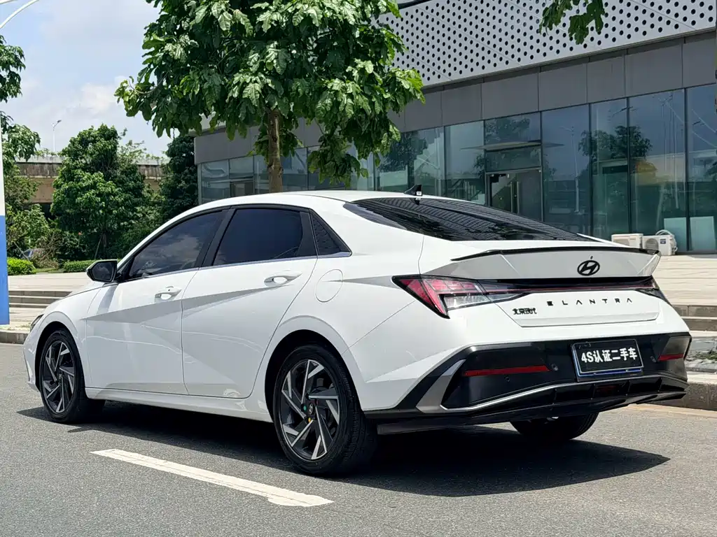 Hyundai Elantra 2025