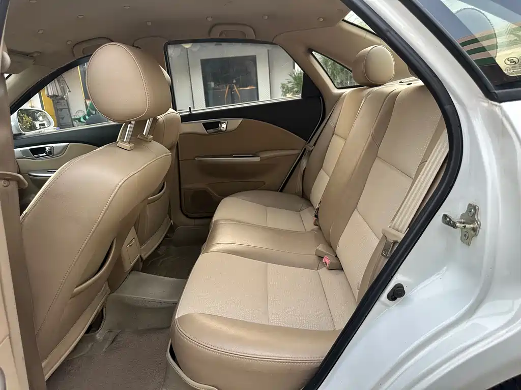 Buick Excelle 2014 — фото 10