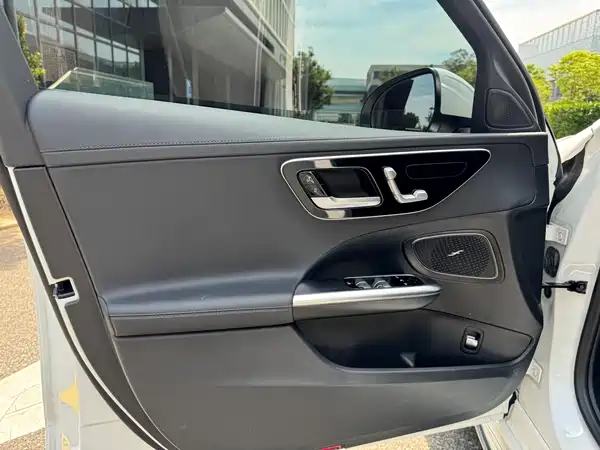 Mercedes-Benz C-Class 2024