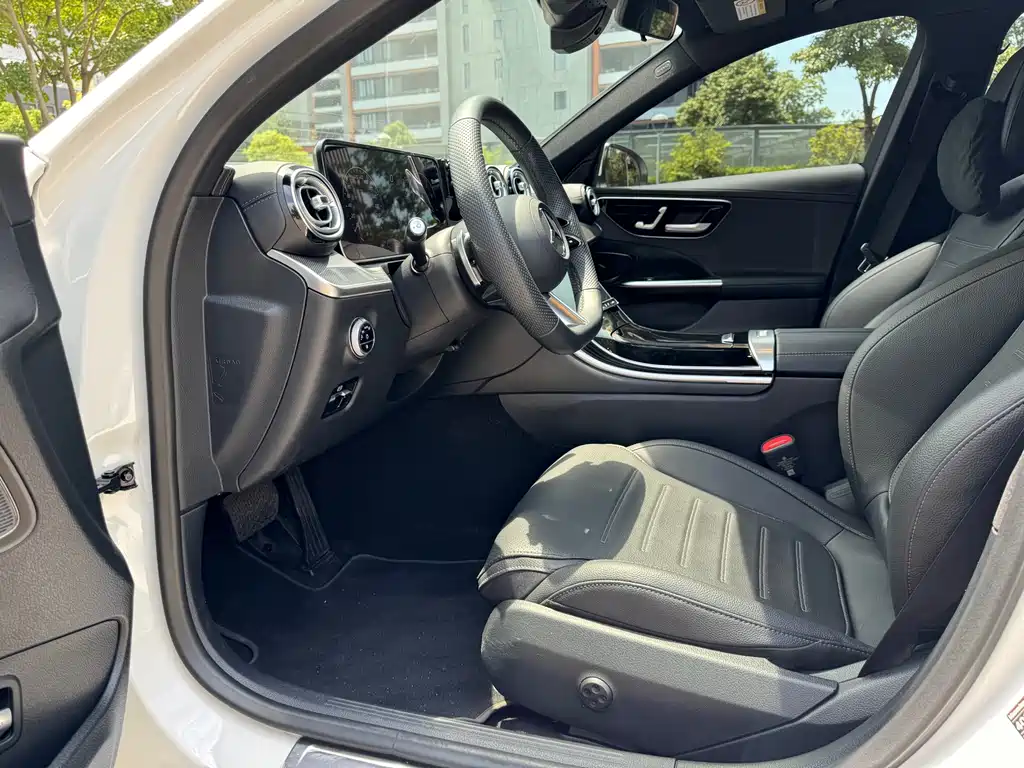 Mercedes-Benz C-Class 2024