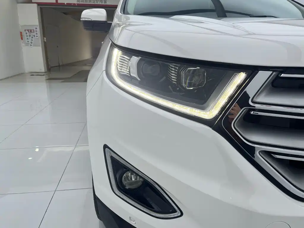 Ford Edge 2016 — фото 19