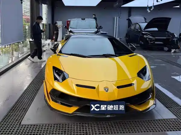 Lamborghini Aventador 2013