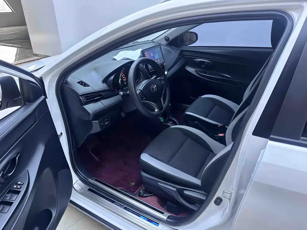 Toyota Yaris L 2022 — фото 10