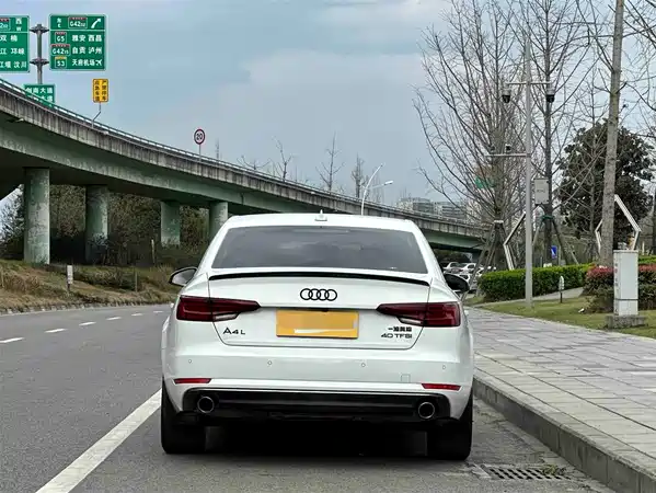 Audi A4L 2018