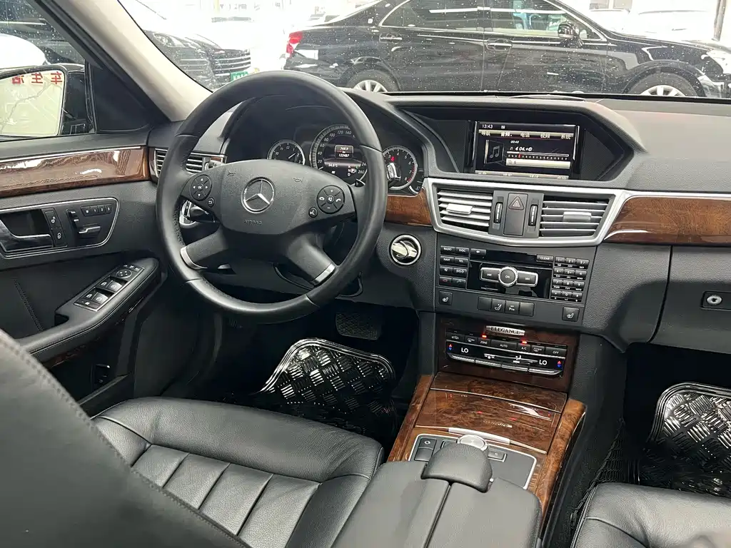 Mercedes-Benz E-Class 2013 — фото 19