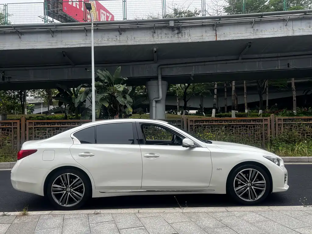 Infiniti Q50L 2017 — фото 13