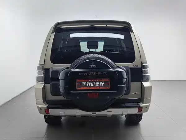 Mitsubishi Pajero 2011