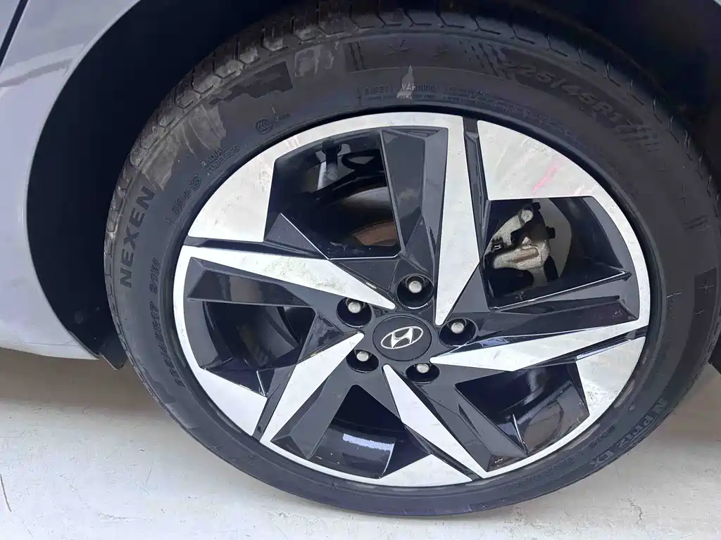 Hyundai Elantra 2022 — фото 19