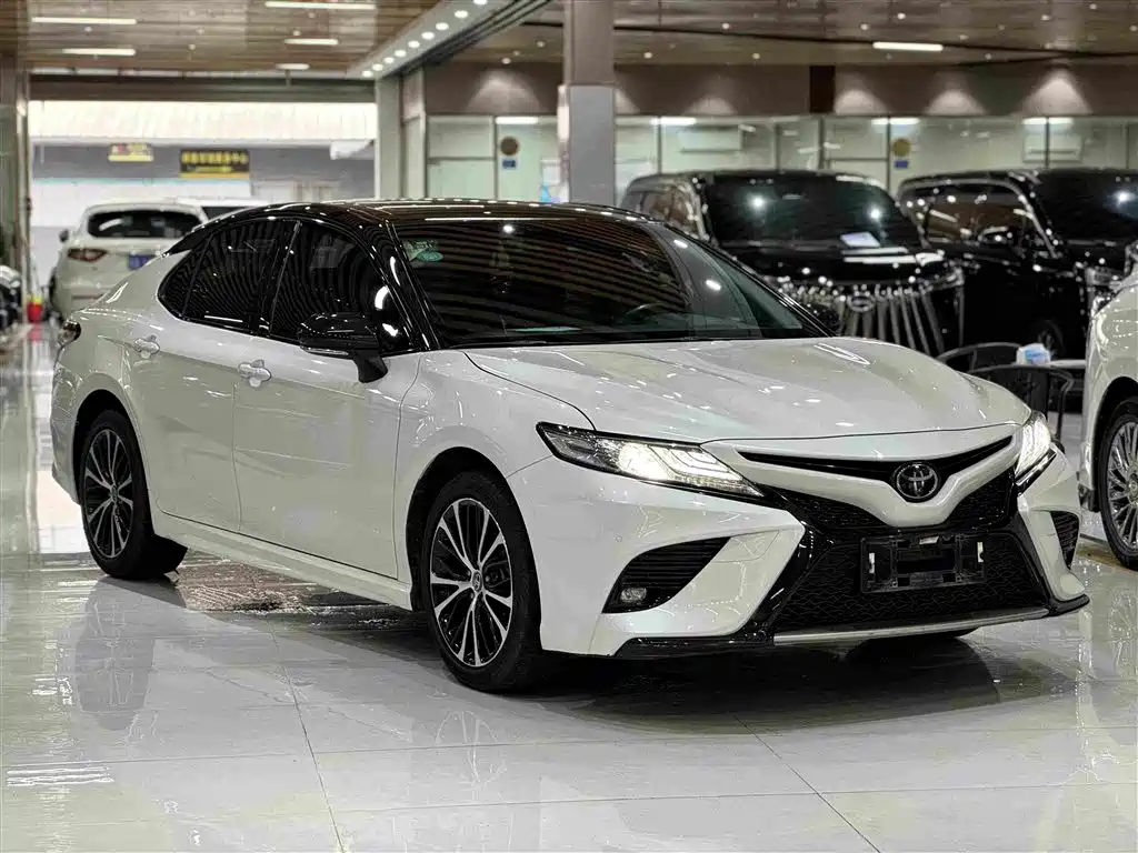 Toyota Camry 2019 — фото 3