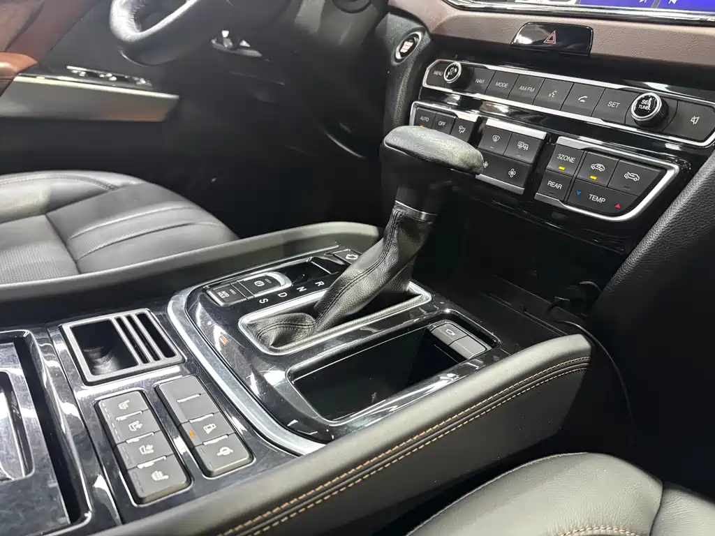 GAC Motor Trumpchi GS8 2017 — фото 15