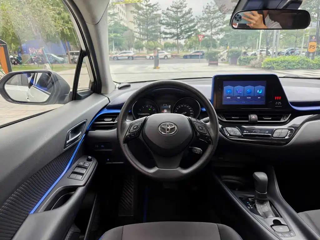Toyota C-HR 2022 — фото 12