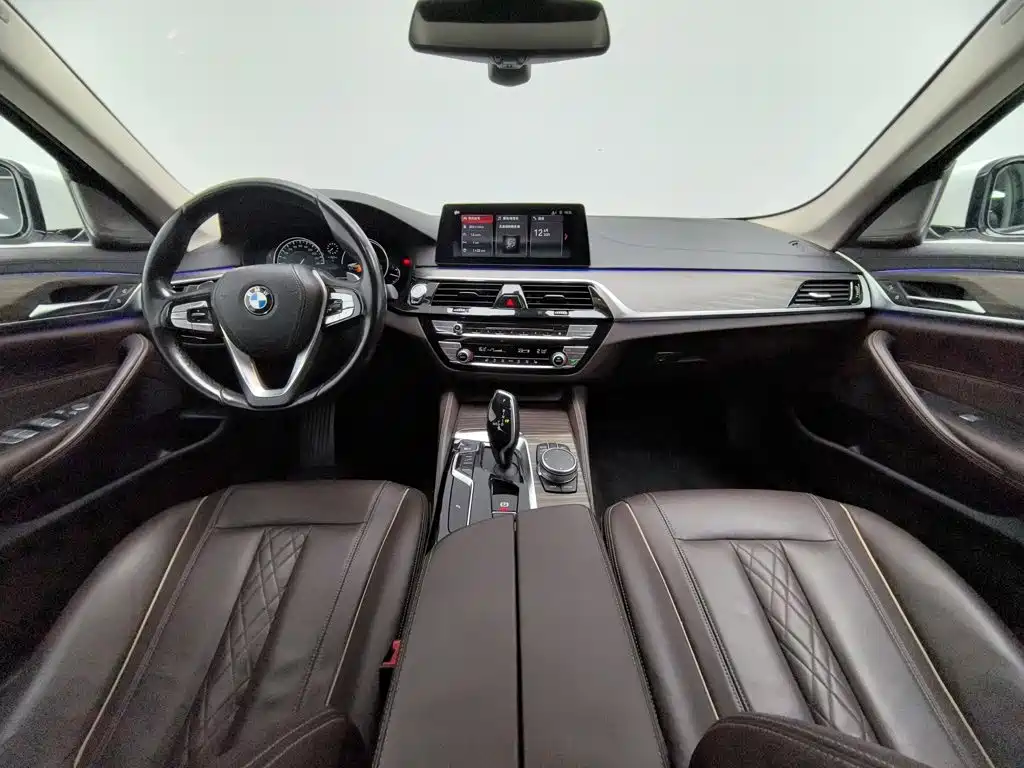 BMW 5 Series 2018 — фото 5