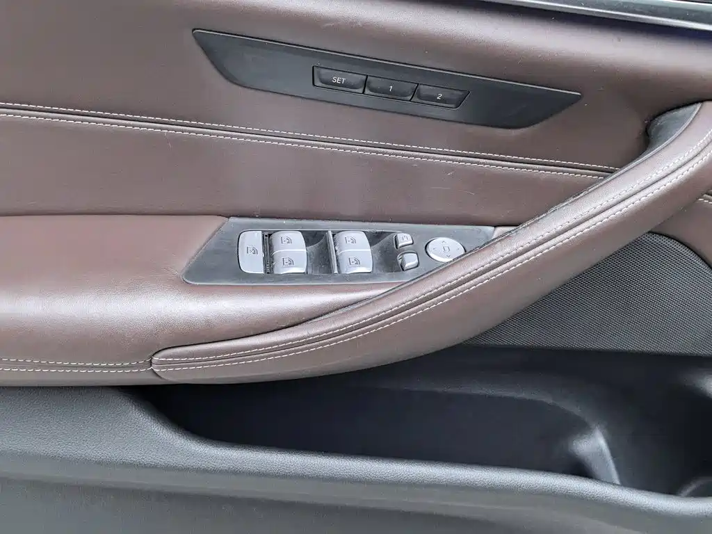 BMW 5 Series 2018 — фото 9