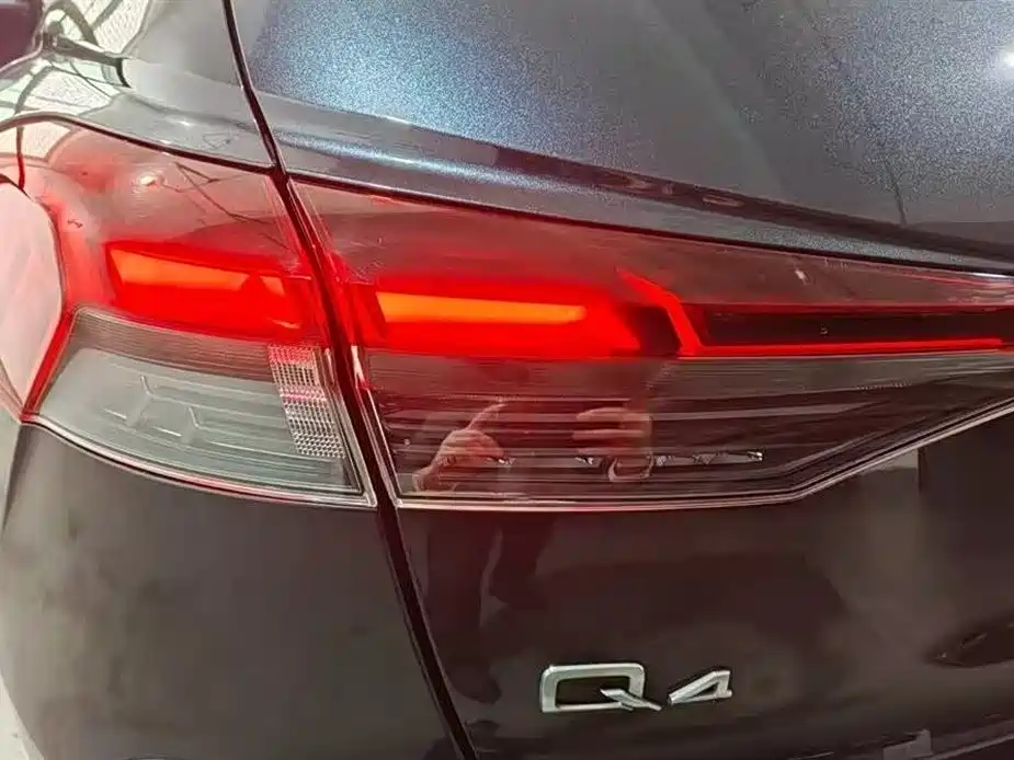 Audi Q4 e-tron 2024 — фото 14