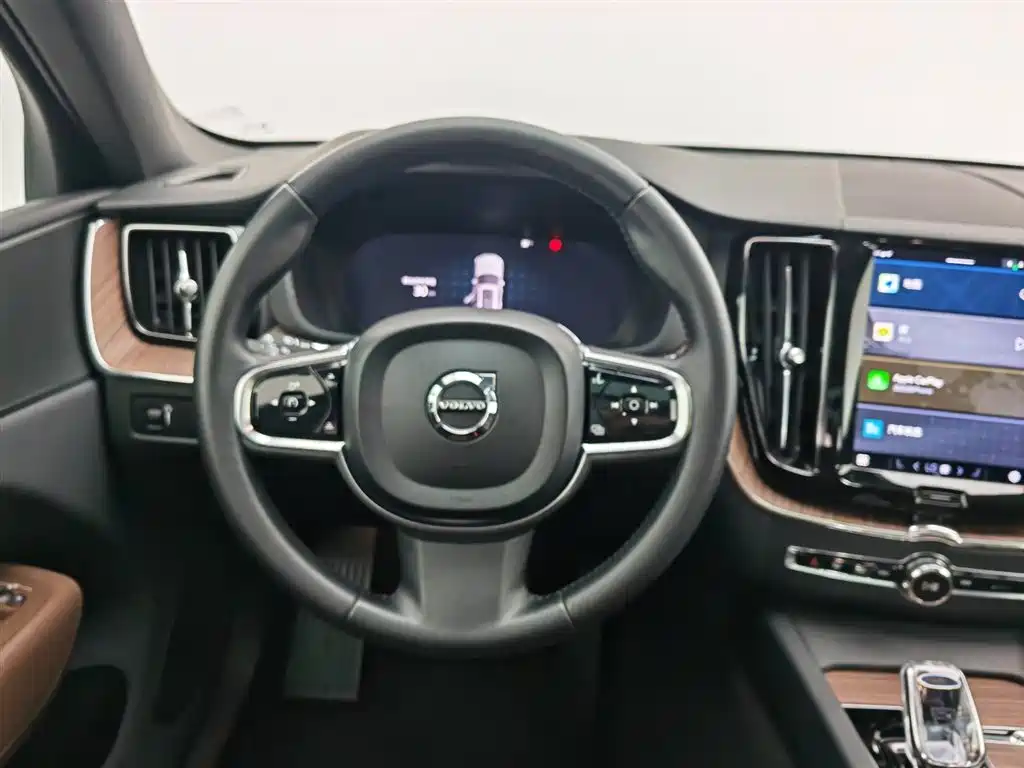 Volvo XC60 2021 — фото 11