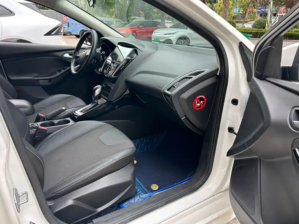 Ford Focus 2013 — фото 14