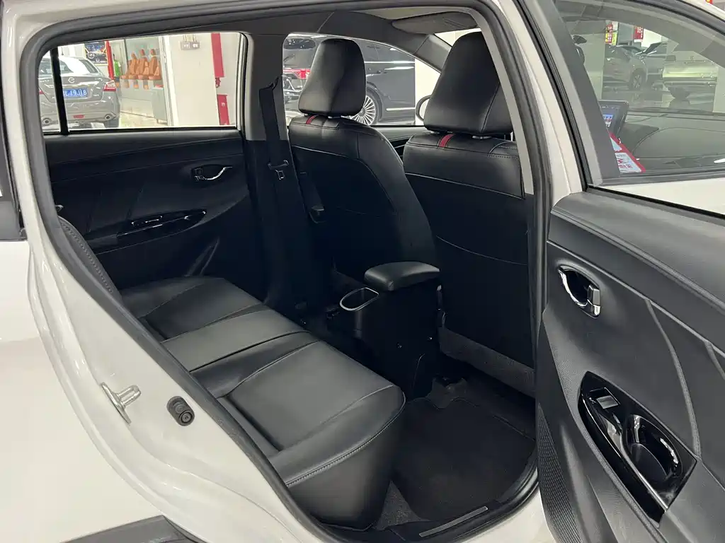 Toyota Yaris L 2020 — фото 12