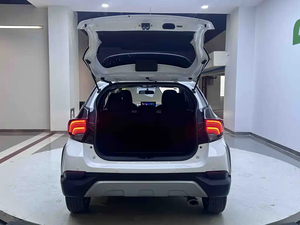 Toyota Yaris L 2022 — фото 17