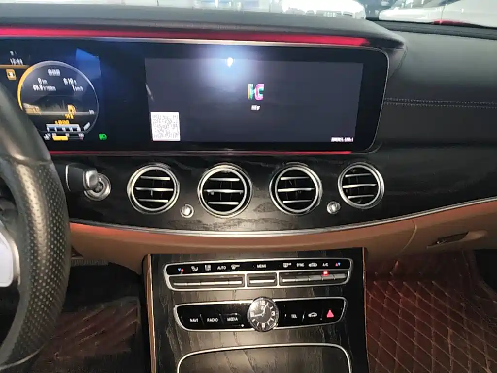Mercedes-Benz E-Class 2019 — фото 13