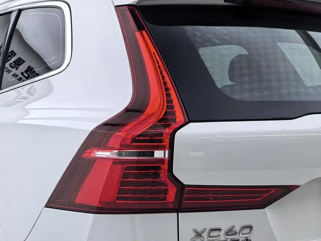Volvo XC60 2021 — фото 24