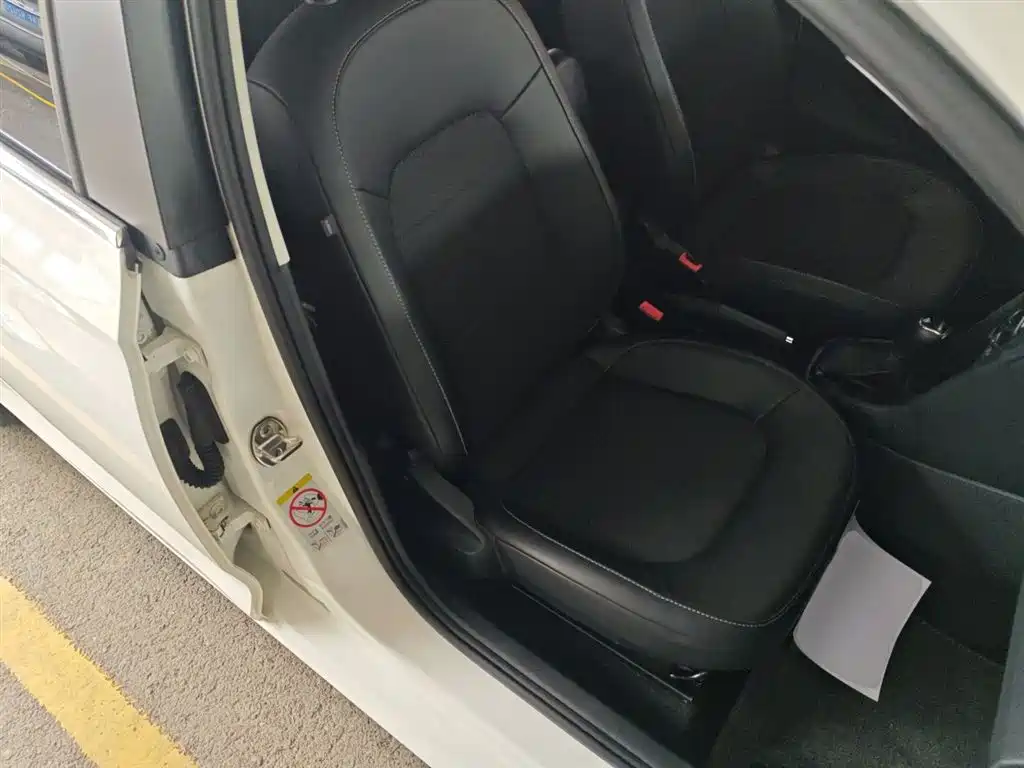 Skoda Rapid Spaceback 2017 — фото 25