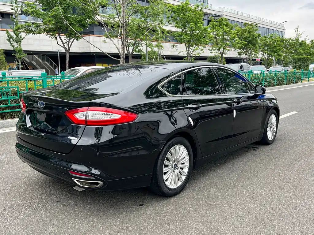Ford Mondeo 2015 — фото 16