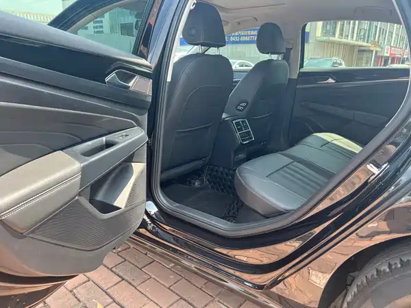 Volkswagen Passat 2023