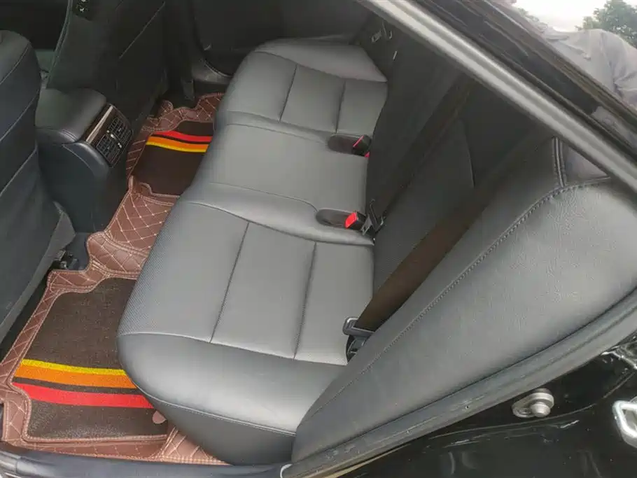 Toyota Camry 2015 — фото 11