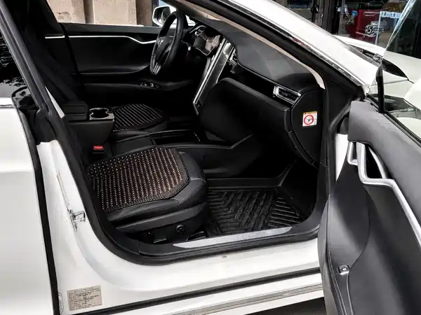 Tesla Model S 2016