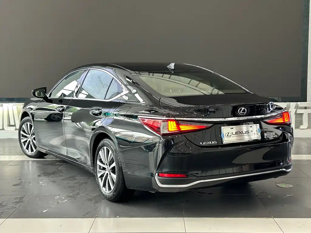 Lexus ES 2018