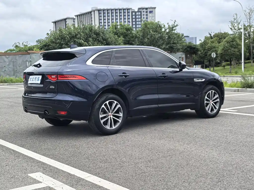 Jaguar F-PACE 2018 — фото 16