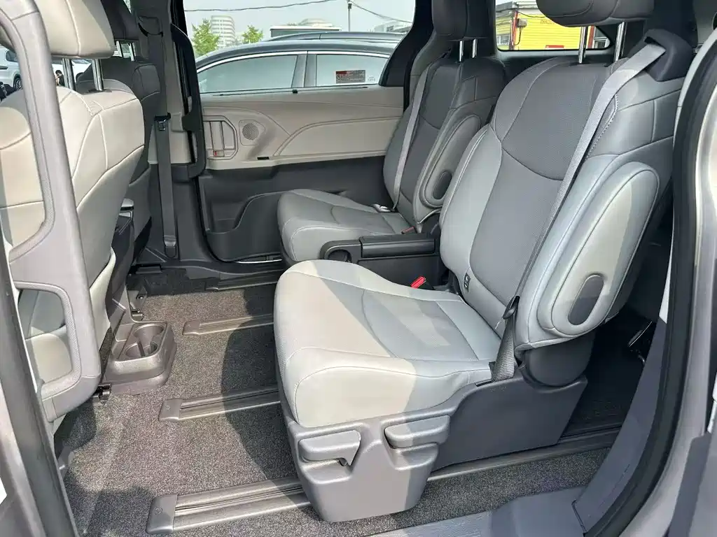 Toyota Sienna 2024