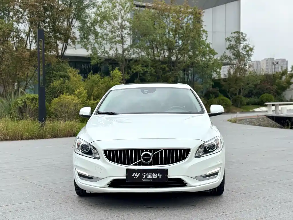 Volvo S60 2018 — фото 2
