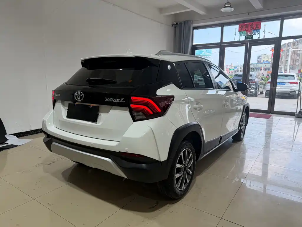 Toyota Yaris L 2023